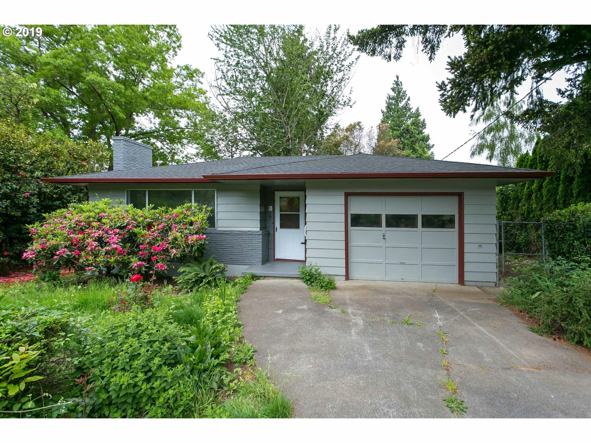 Property Photo:  10209 SE 36th Ave  OR 97222 
