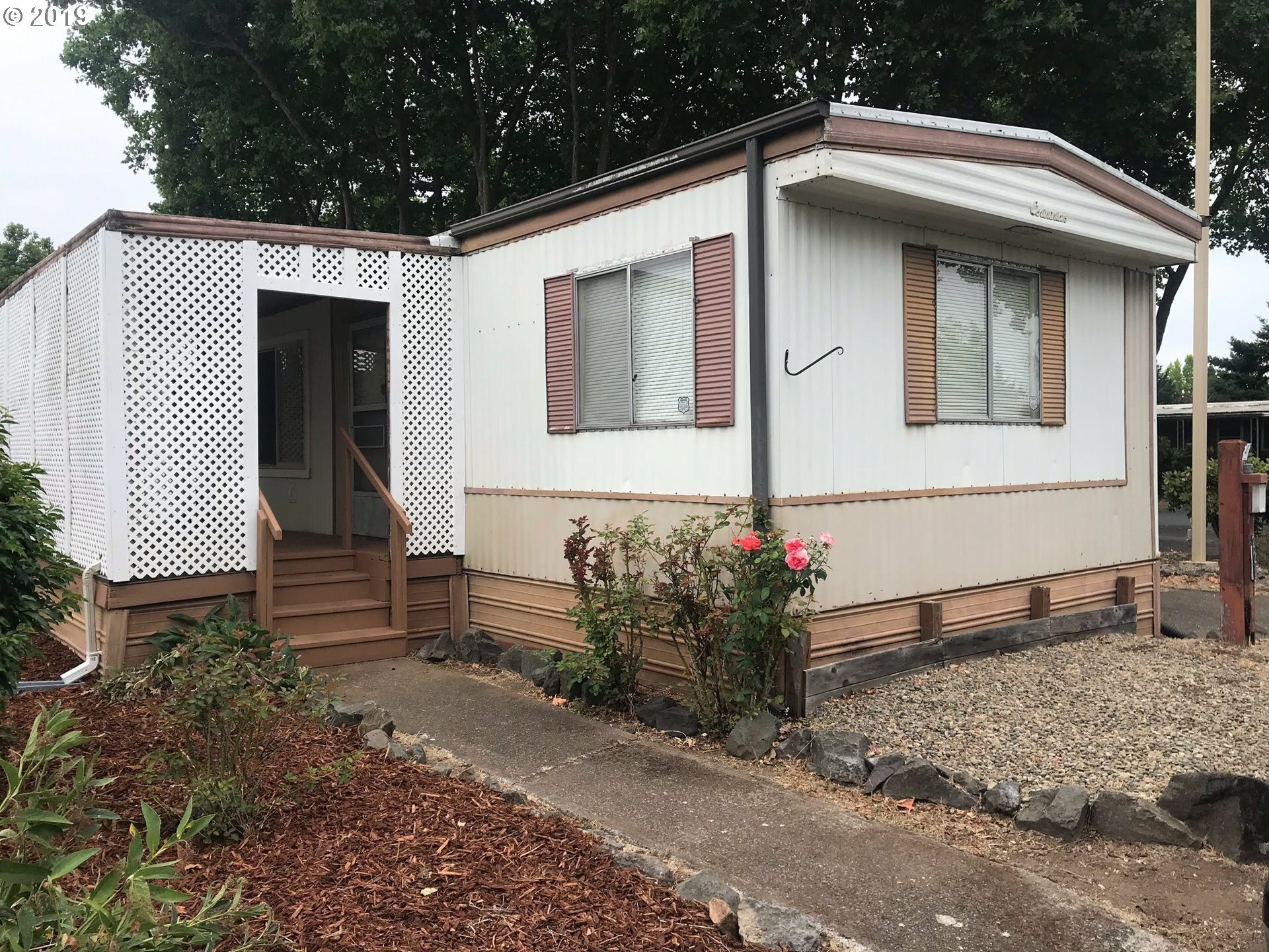 Property Photo: 1400 Candlelight Dr 224 OR 97402