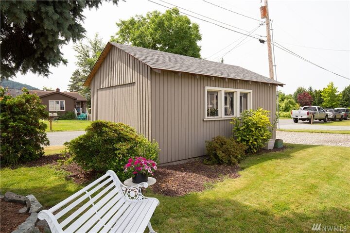Property Photo:  1718 7th St  WA 98284 