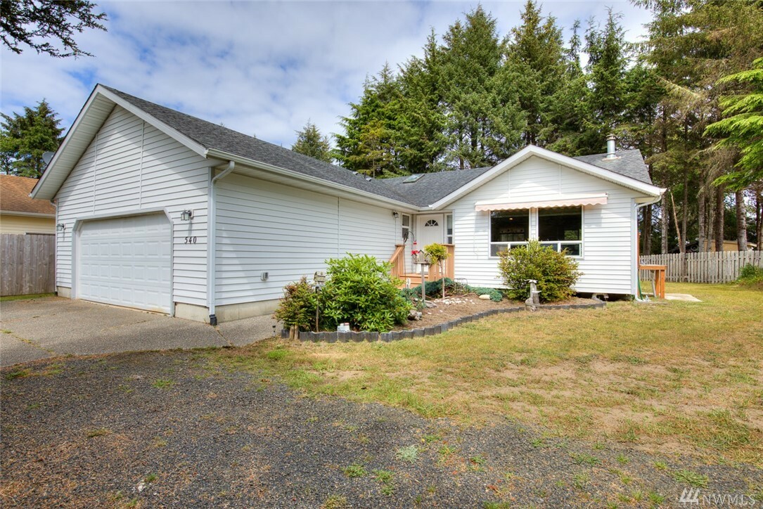 Property Photo:  540 Meadow Ave NE  WA 98569 