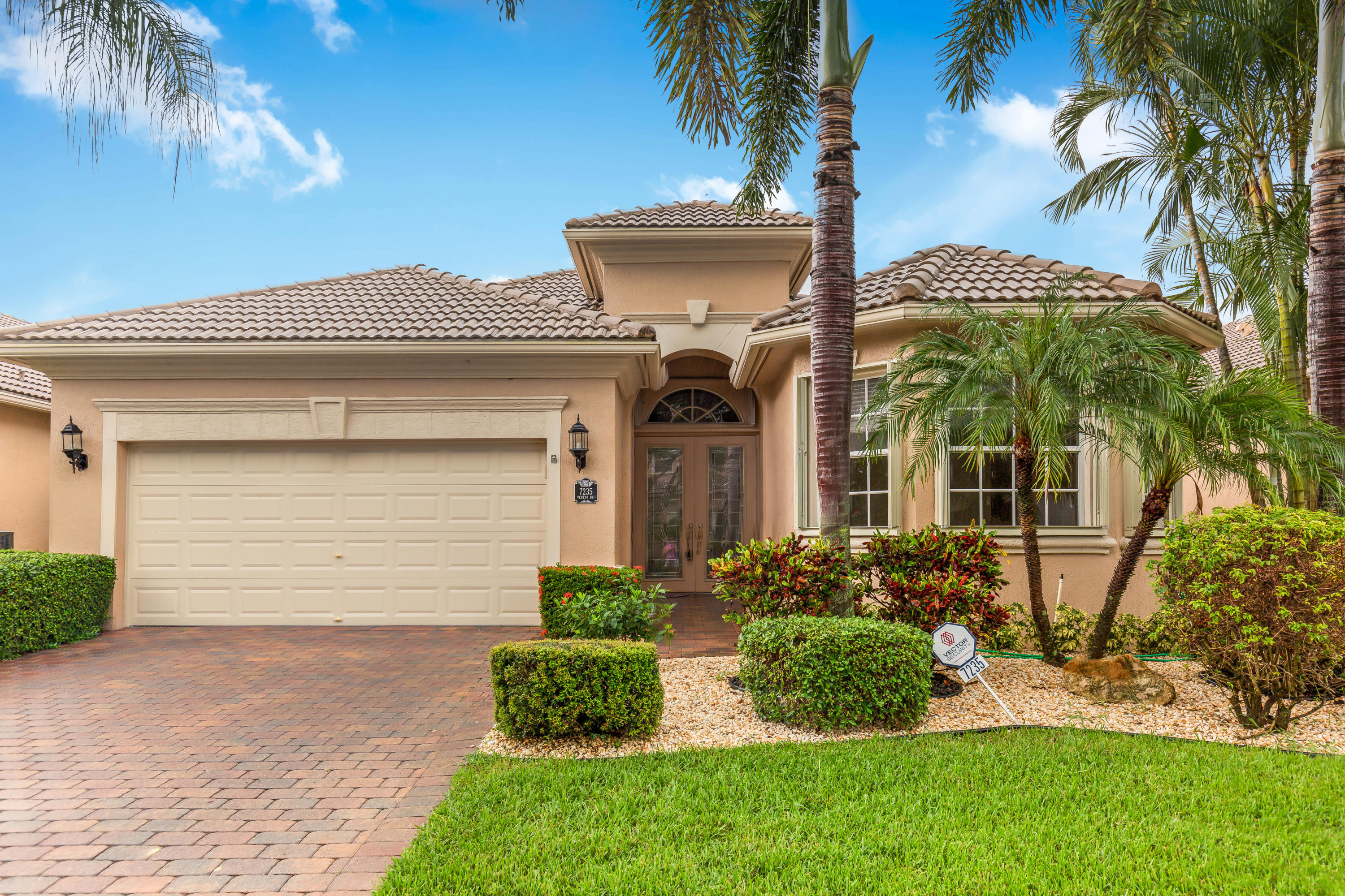 Property Photo: 7235 Veneto Drive FL 33437