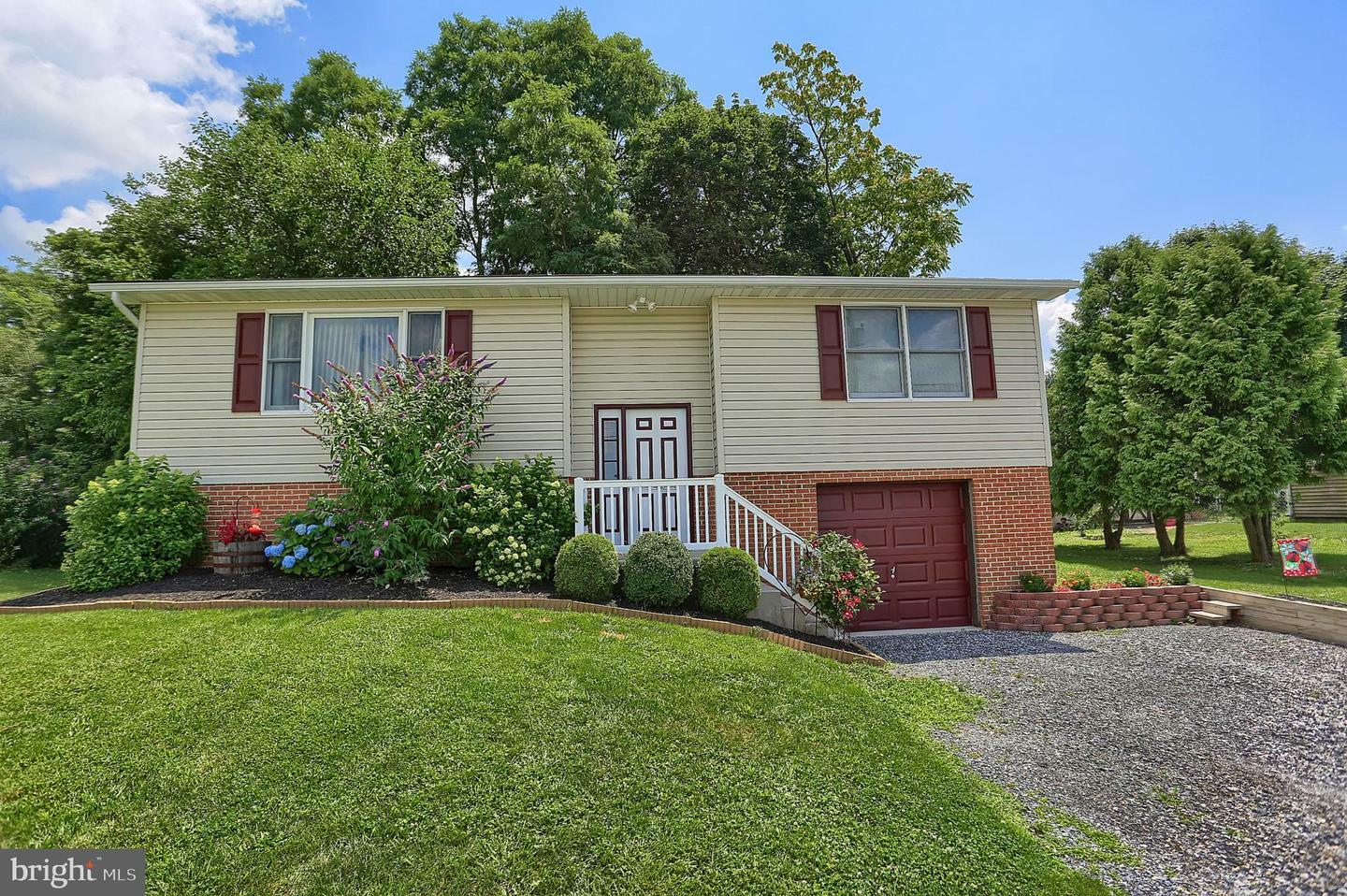 Property Photo:  61 Creekstone Drive  PA 17237 