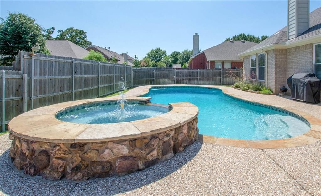 Property Photo:  2318 Point Star Drive  TX 76001 