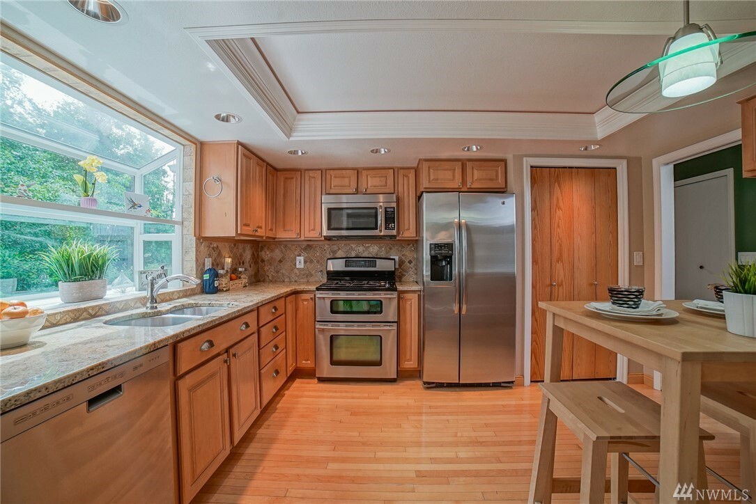 Property Photo: 407 S 308th St WA 98003