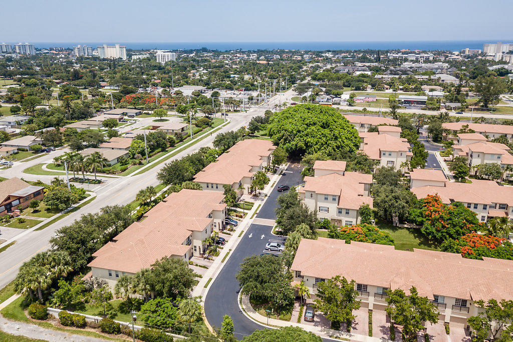 Property Photo: 106 S Longport Circle C FL 33444