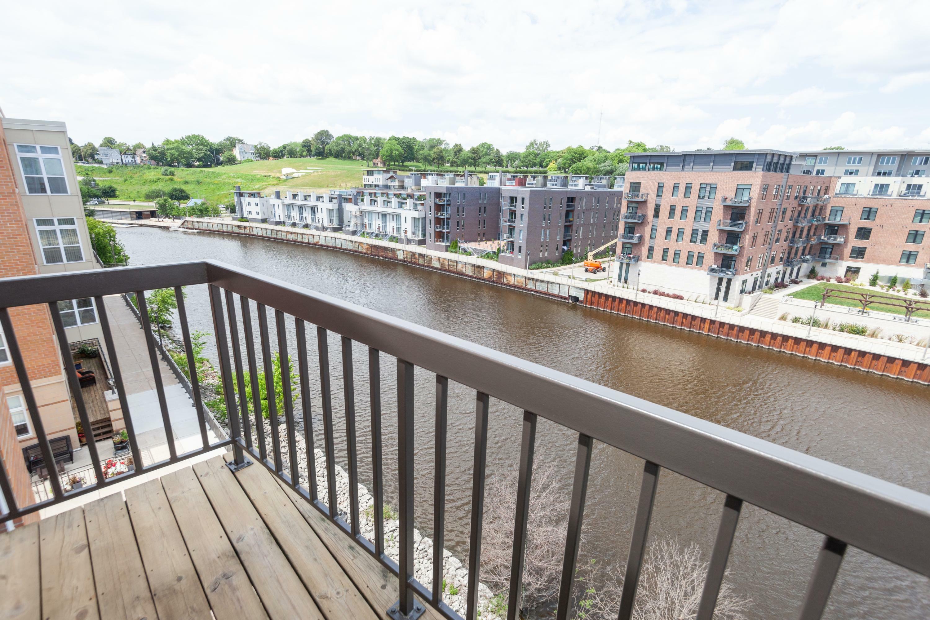 Property Photo: 1925 N Water St 403 WI 53202