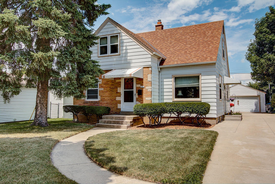 Property Photo: 1402 E Howard Ave WI 53207