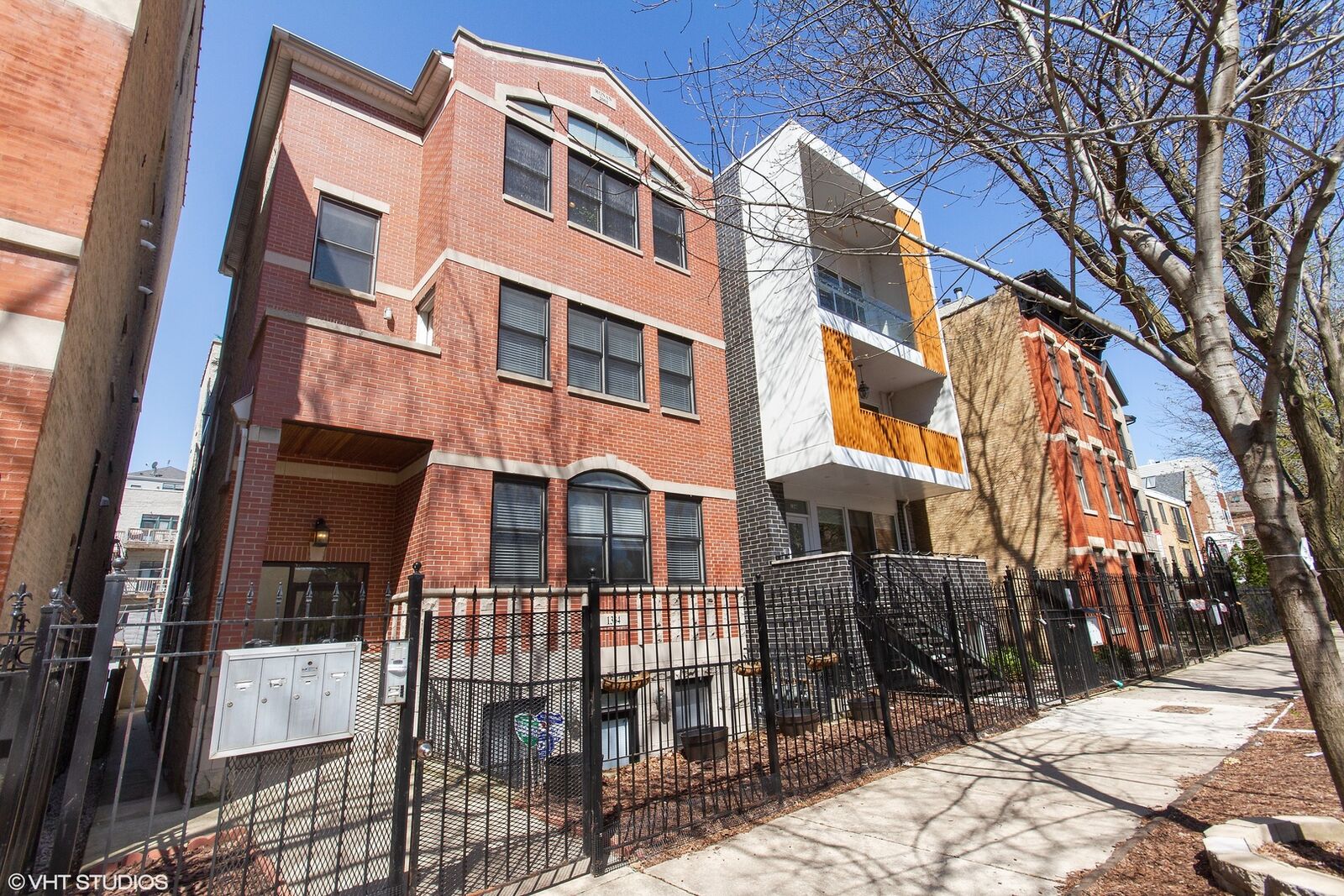 Property Photo: 1334 N Cleveland Avenue 3 IL 60610