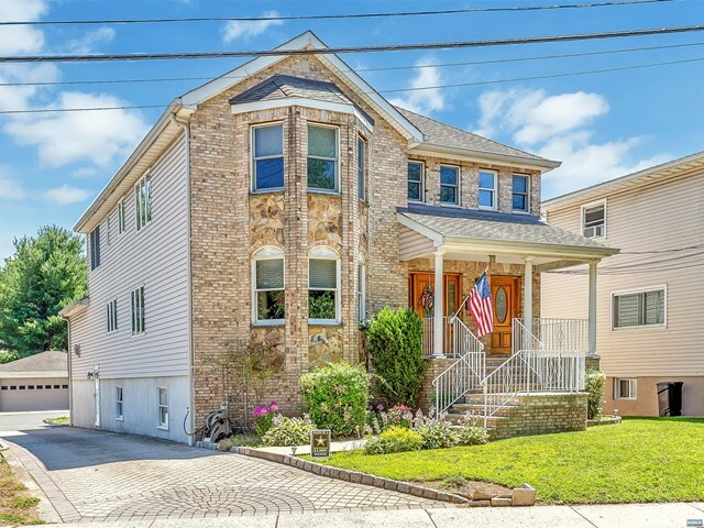 Property Photo:  152 Riverside Avenue  NJ 07071 