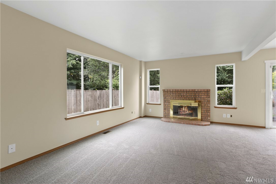 Property Photo: 13726 9th Ave W WA 98204