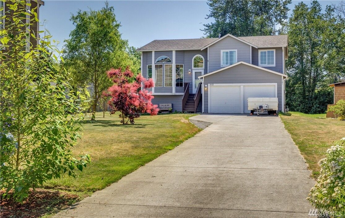 Property Photo: 212 Allison Wy WA 98276