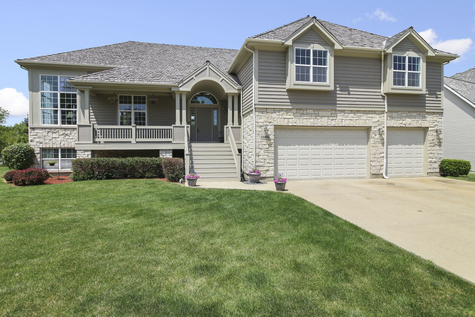 Property Photo:  1186 Silo Hill Drive  IL 60030 