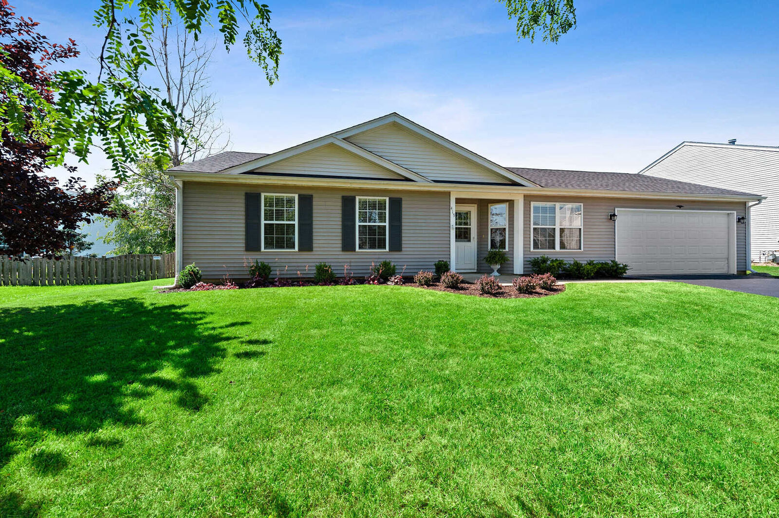 Property Photo: 419 Windsor Lane IL 60042