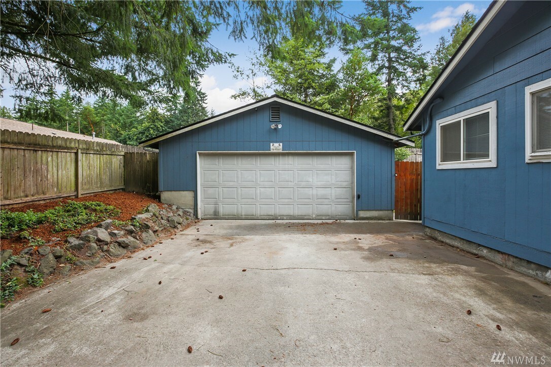 Property Photo: 1032 Peru Ave E WA 98366