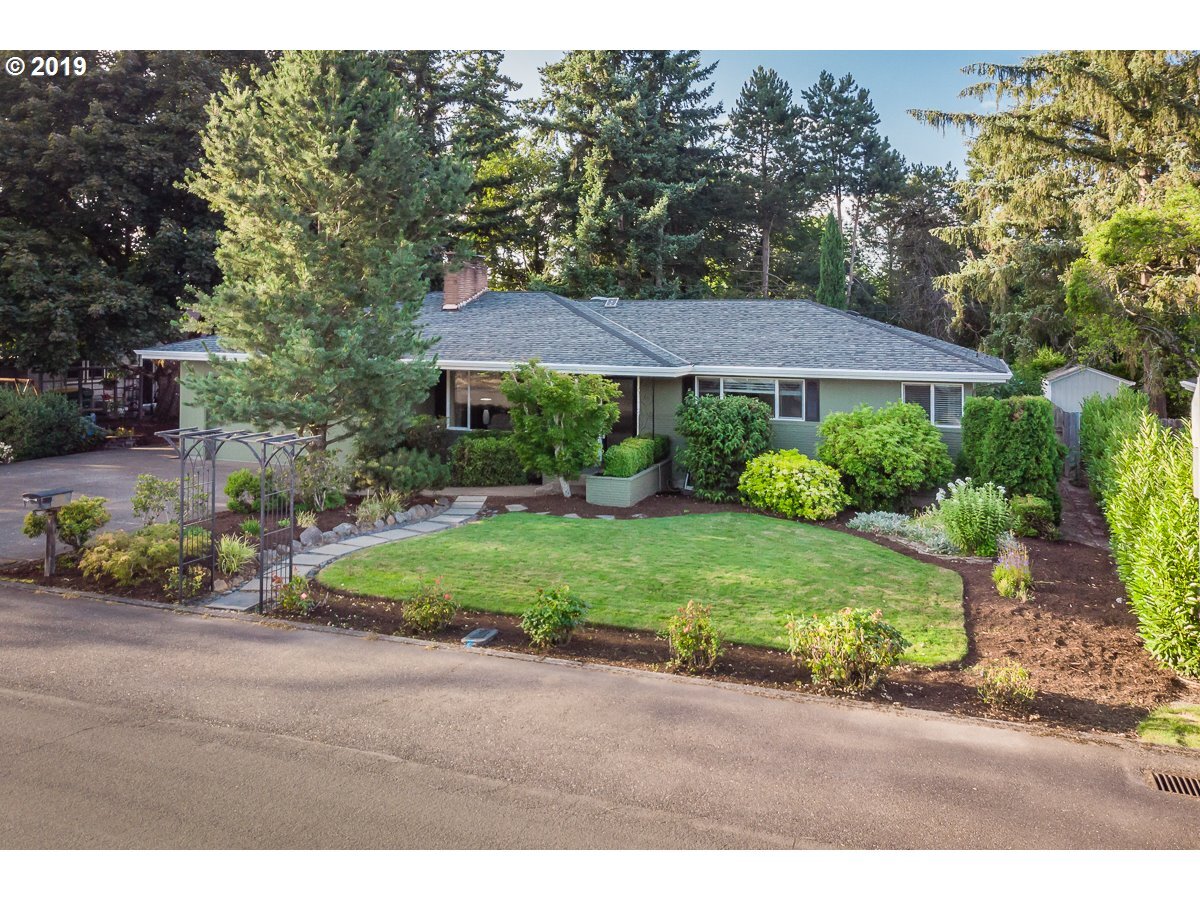 Property Photo: 9865 SW Eagle Ln OR 97008