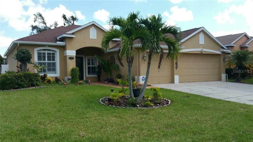 Property Photo:  2801 Banner Stone Court  FL 34691 