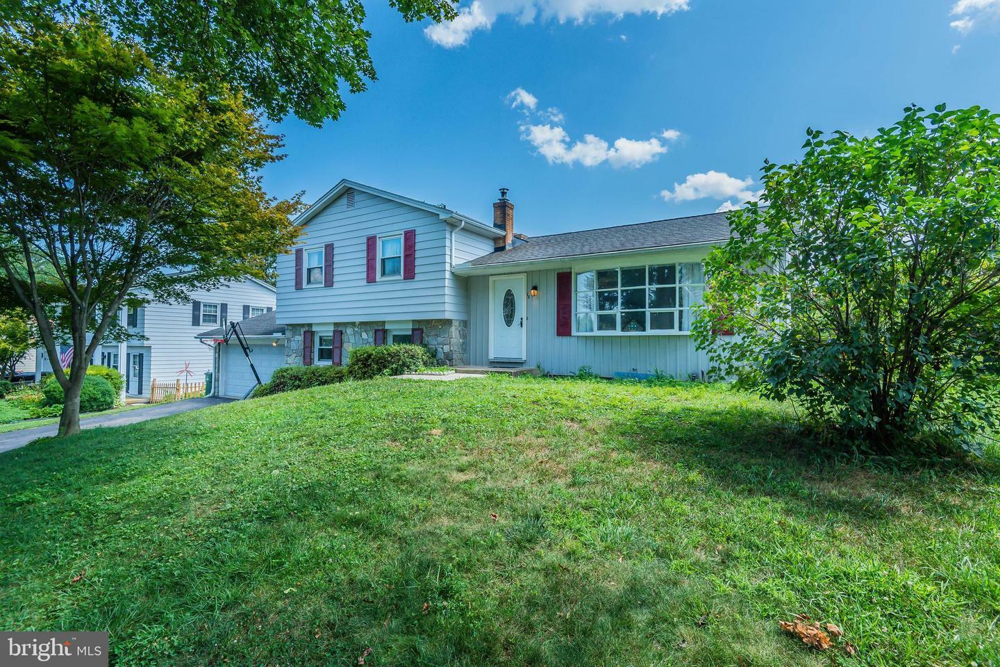 Property Photo:  16 Manor  PA 17055 