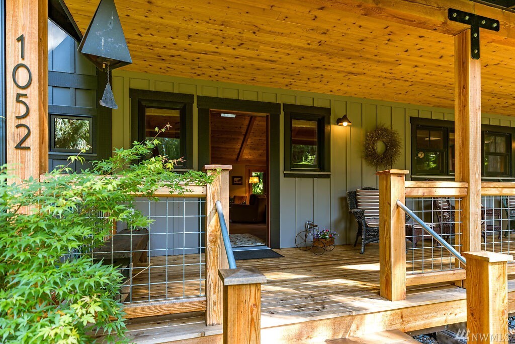 Property Photo: 1052 Woodside Lane WA 98260