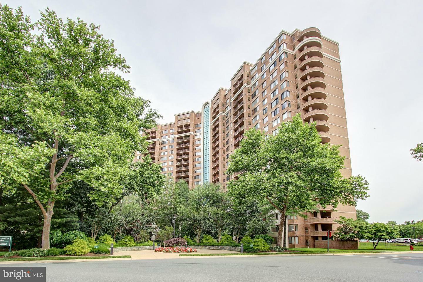 Property Photo:  10101 Grosvenor Place 304  MD 20852 