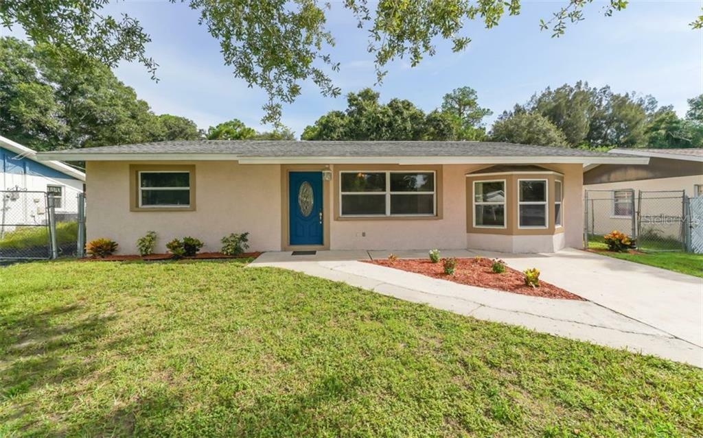 Property Photo:  5115 43rd Avenue E  FL 34208 