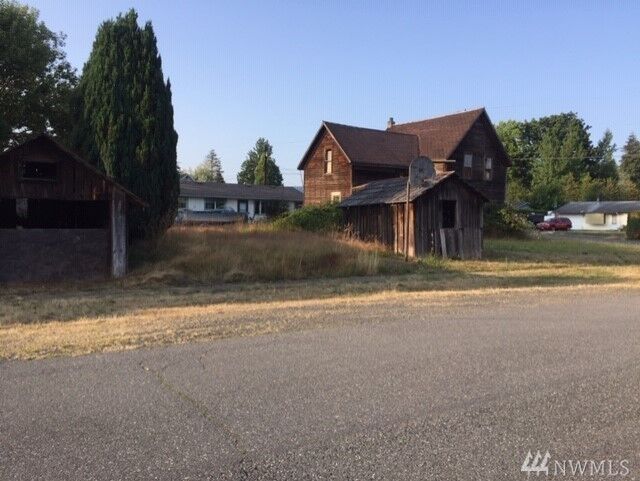 Property Photo: 410 S Kentucky Ave WA 98252