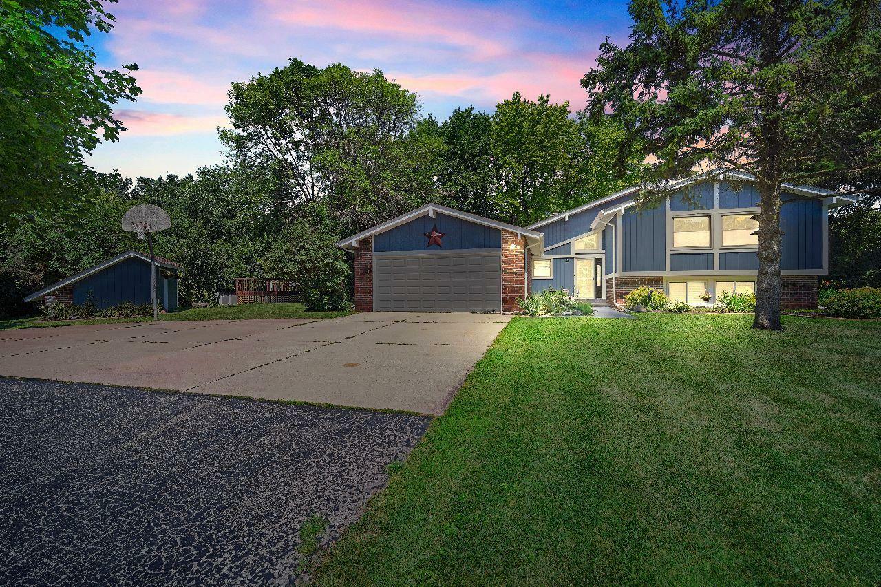 Property Photo:  N69w20600 Orchard Ct  WI 53051 