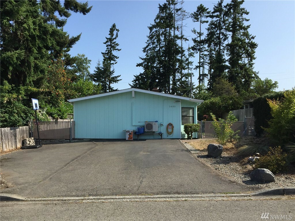 Property Photo:  1405 W 10th St  WA 98363 