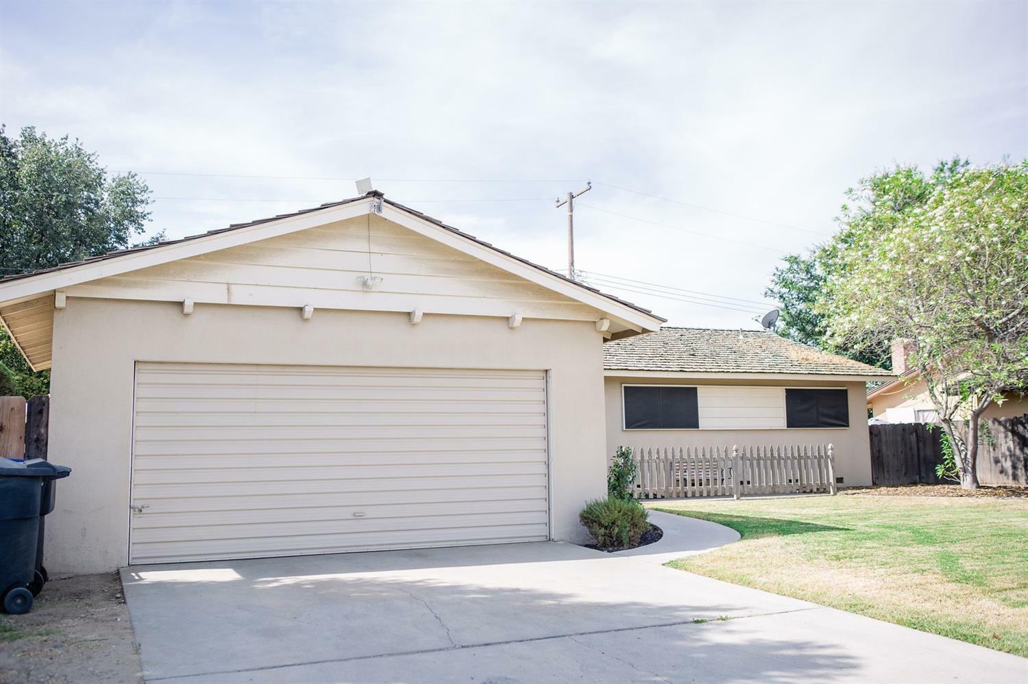 2647 W Evergreen Avenue  Visalia CA 93277 photo