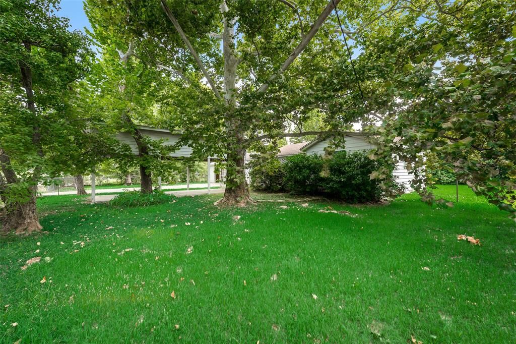 Property Photo: 2121 N 1st Street TX 77301