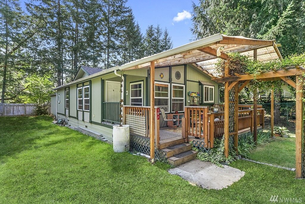 Property Photo:  101 NE Allen Ct  WA 98528 