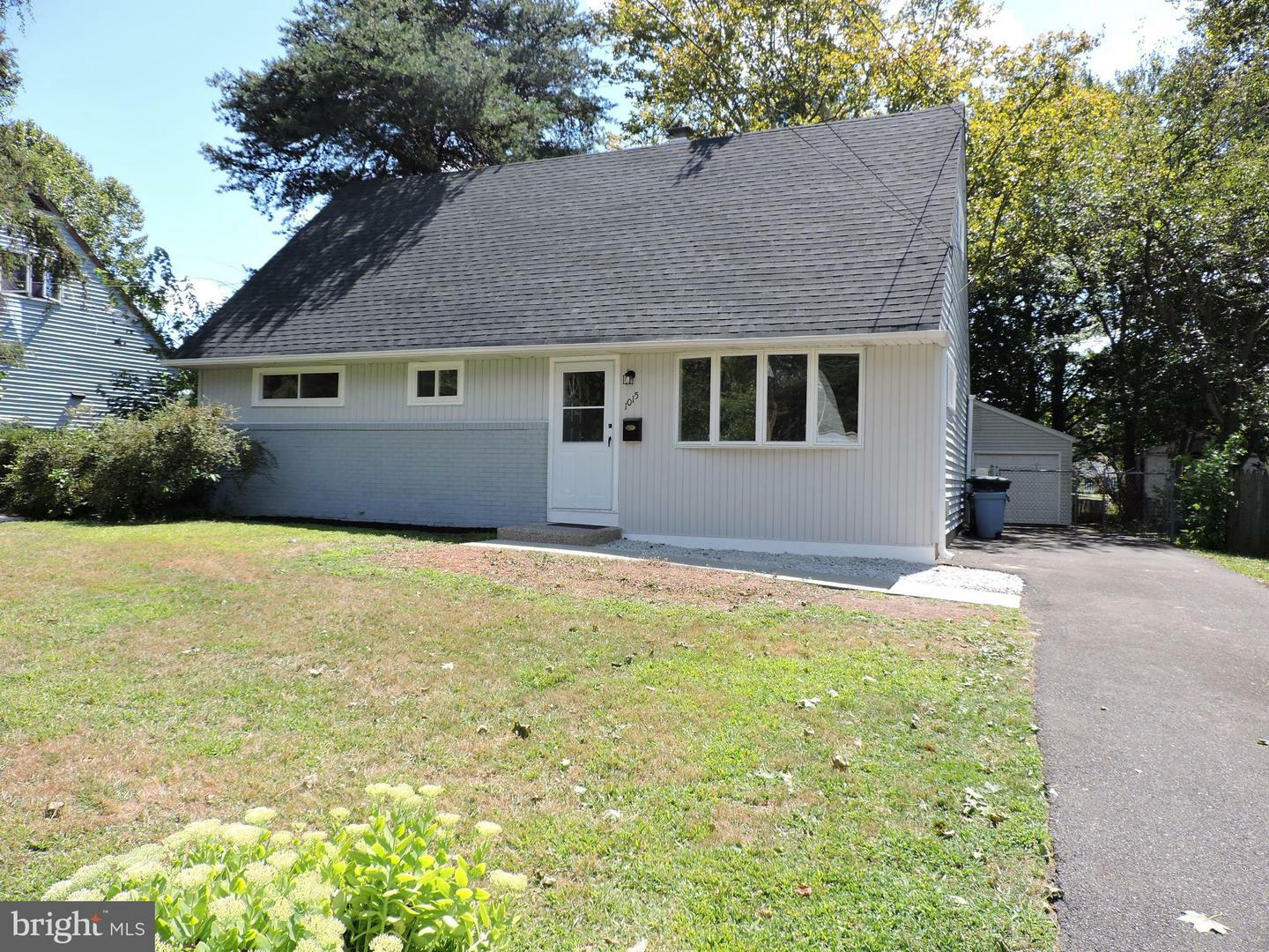 Property Photo:  1015 Hudson Avenue  NJ 08096 