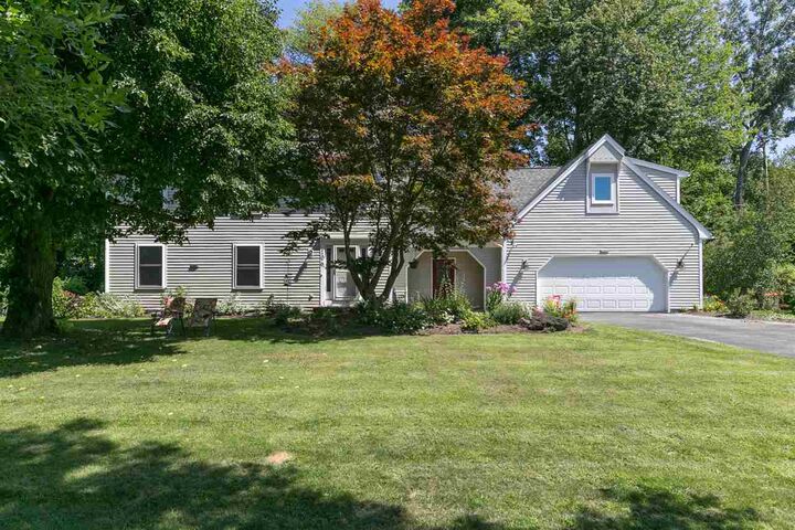 Property Photo:  106 Stirling Place  VT 05408 