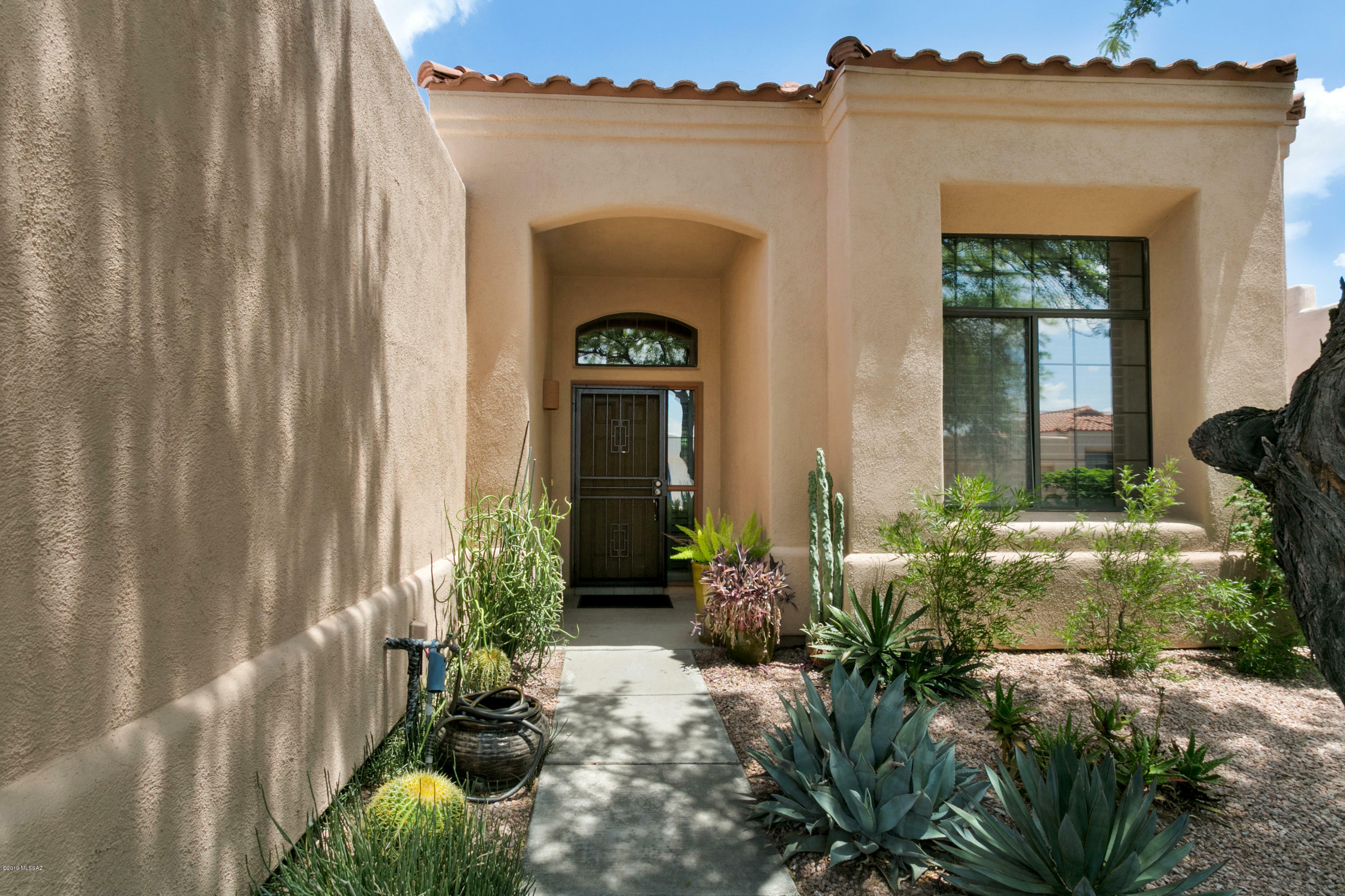 Property Photo: 1272 N Hopbush Place AZ 85704