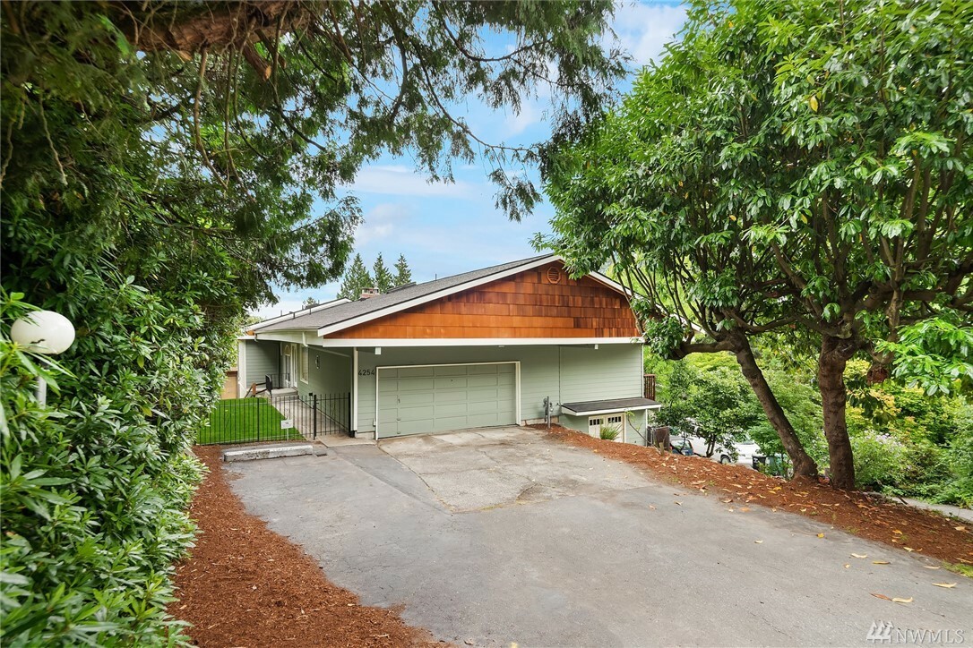 Property Photo:  4254 NE 124th St  WA 98125 