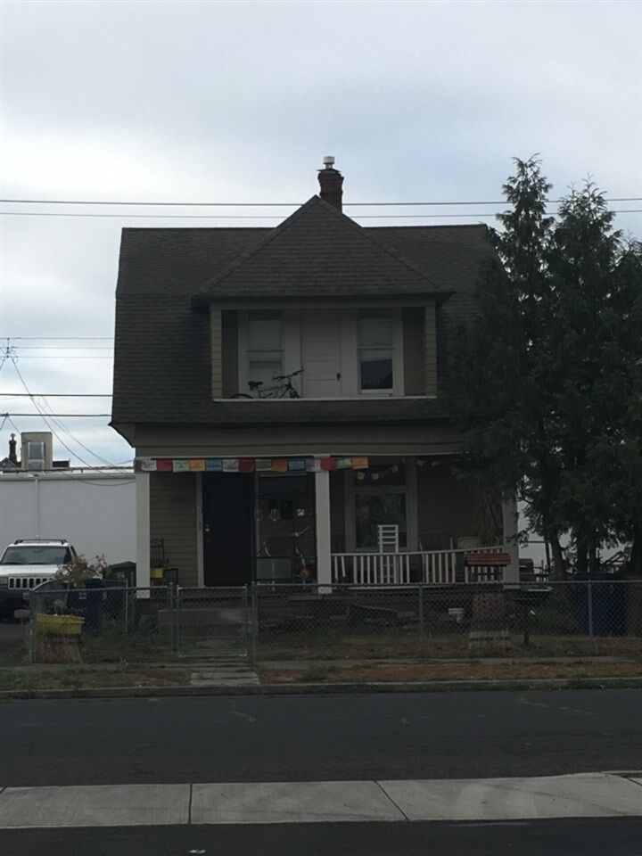 Property Photo: 1007 W Frederick Ave WA 99205