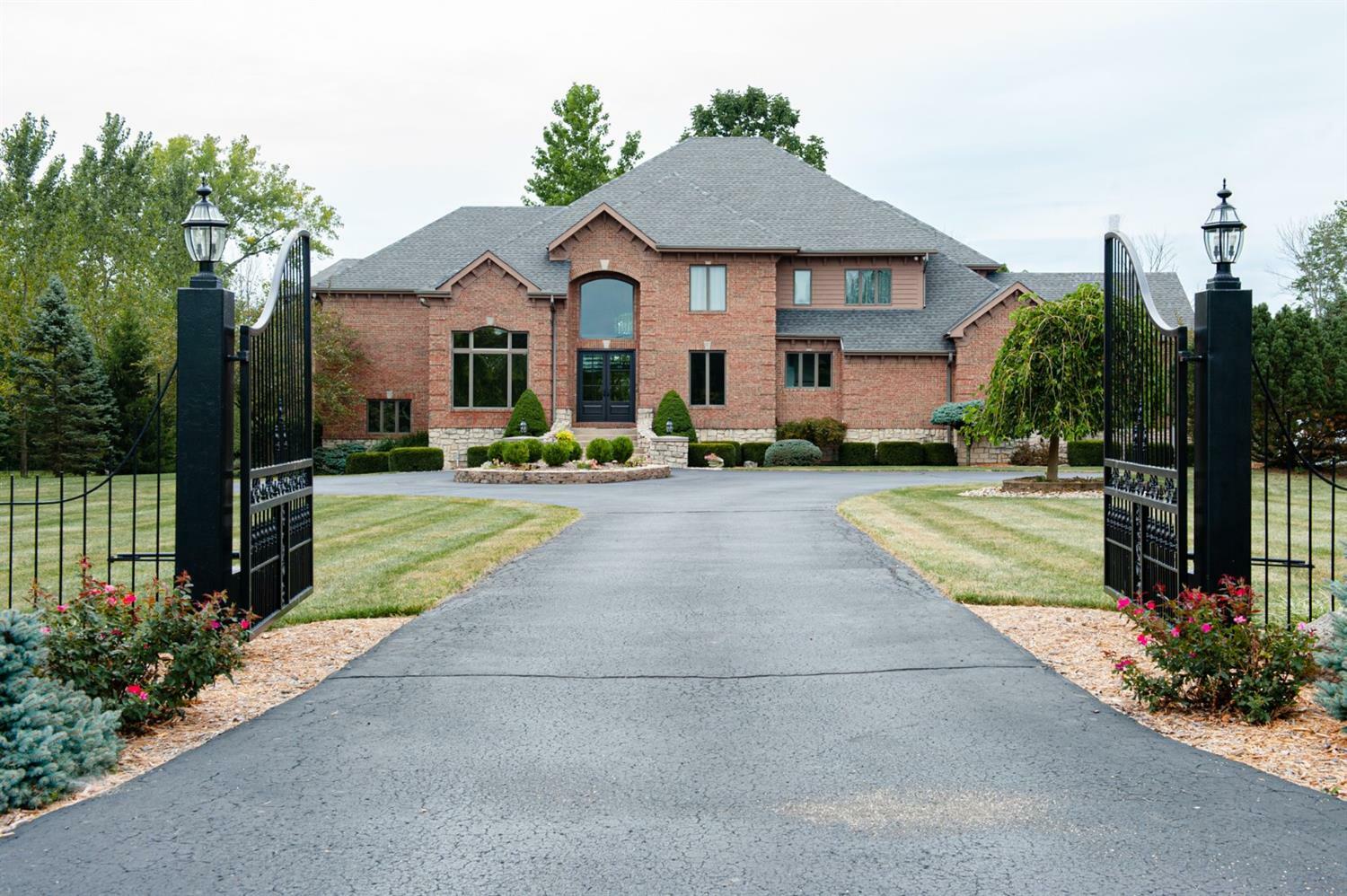Property Photo: 2822 Golden Fox Trail OH 45036