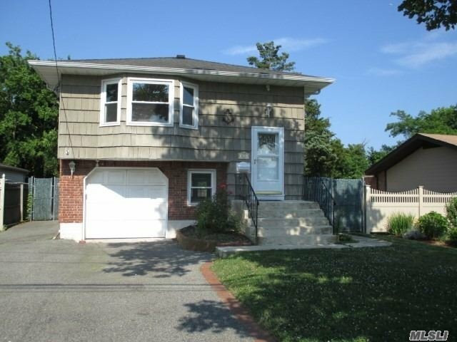 825 E Bay Drive  West Islip NY 11795 photo