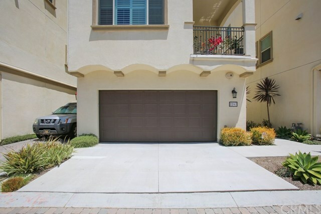 Property Photo:  2247 W Anacasa Way  CA 92804 