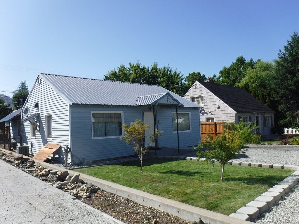 Property Photo:  1012 Kittitas St  WA 98801 