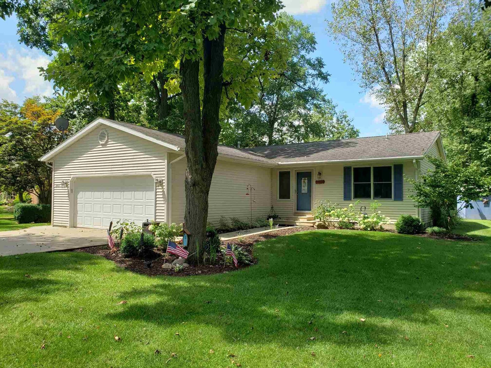 Property Photo: 303 Roy Street IN 46590