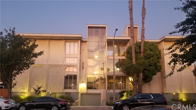 Property Photo:  334 Gladys Avenue 101  CA 90814 