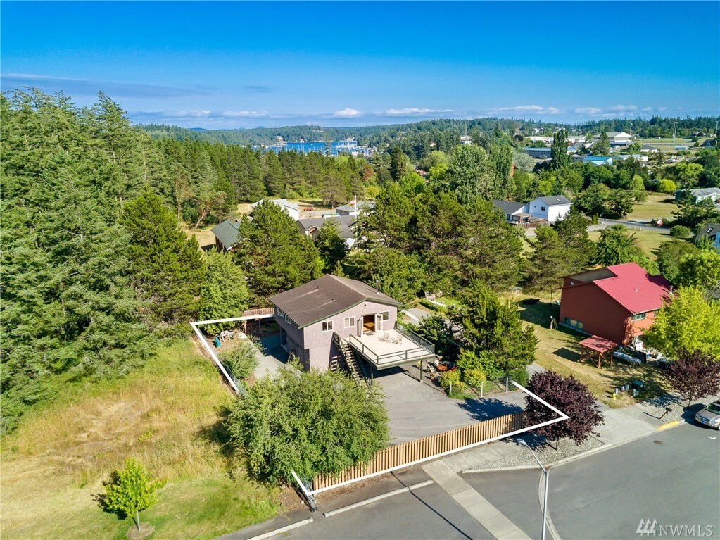 Property Photo:  524 Carter Ave  WA 98250 