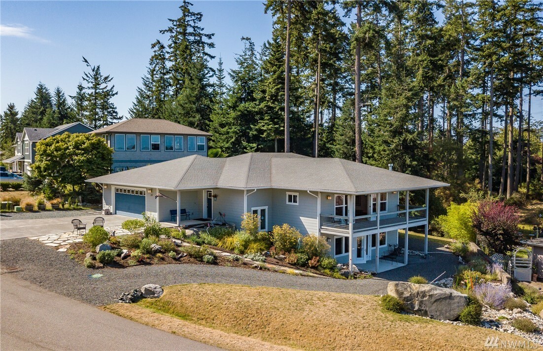 Property Photo:  210 NE Albion St  WA 98239 