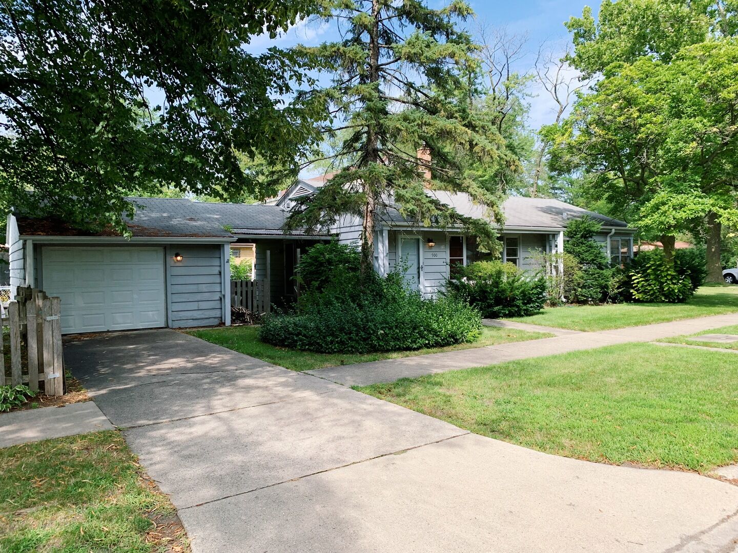 Property Photo: 900 Forestview Avenue IL 60068