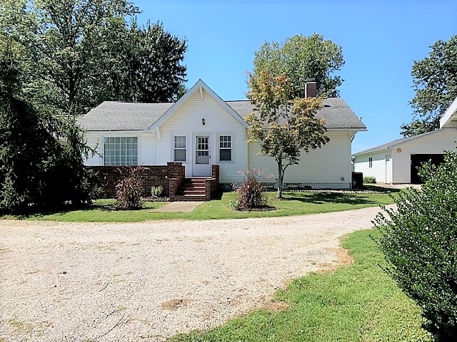 Property Photo: 9870 E 550 Street IN 47660