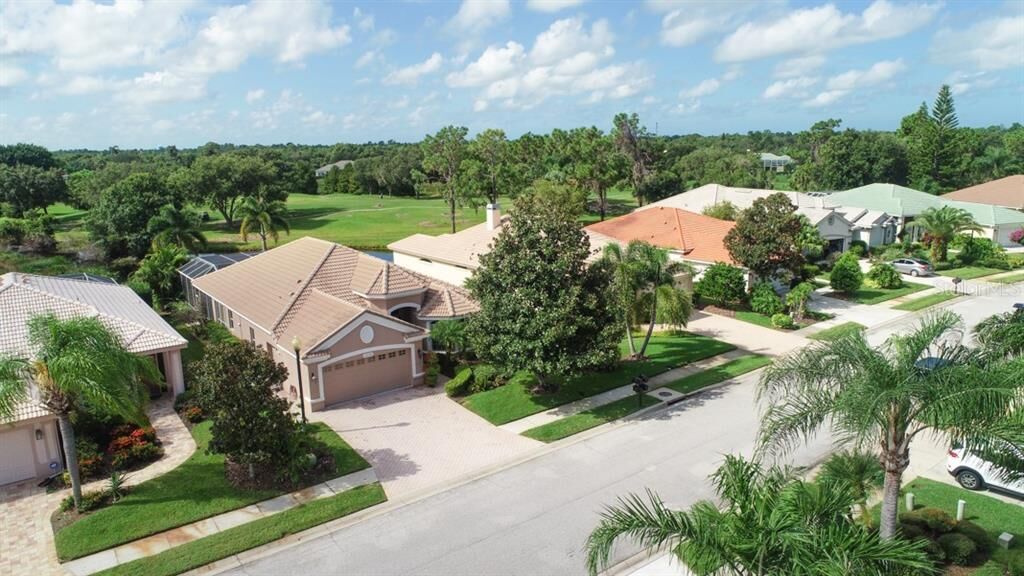 Property Photo: 10150 Glenmore Avenue FL 34202