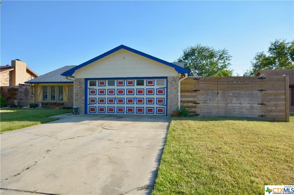 Property Photo: 1704 Fairway Drive TX 76549