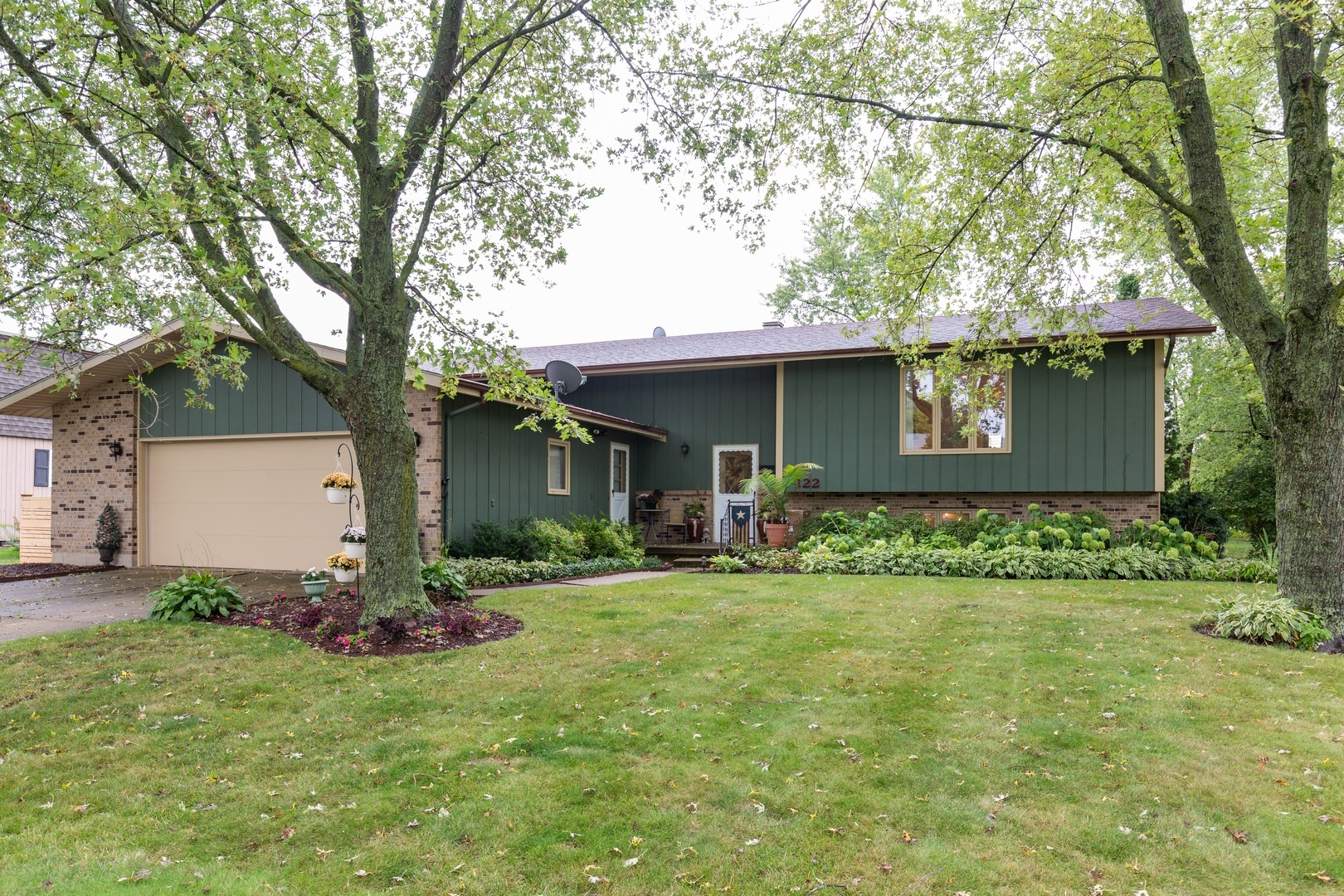 Property Photo:  122 Mattek Avenue  IL 60115 