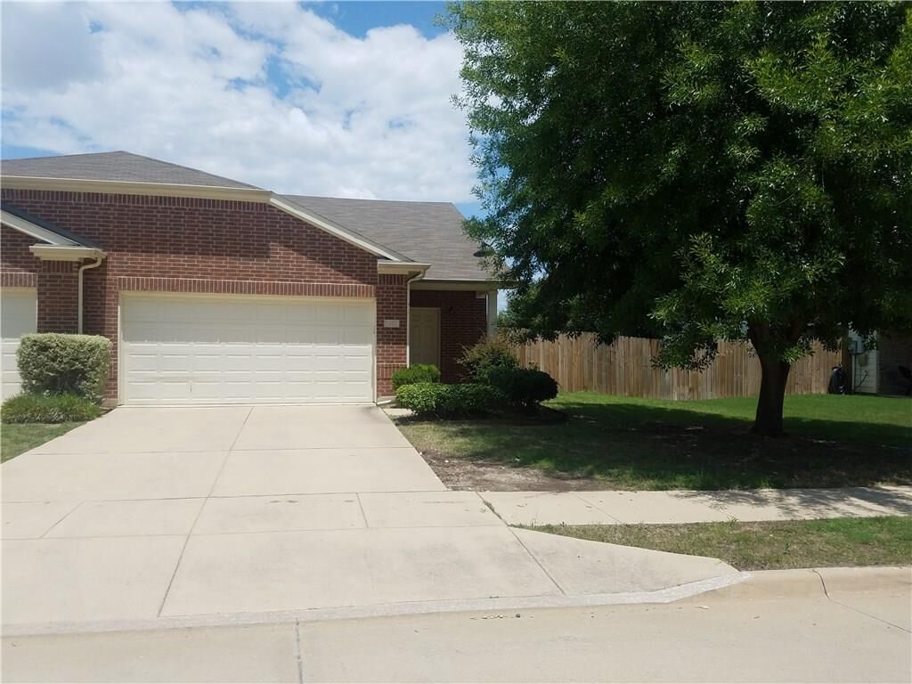 Property Photo:  7452 Howling Coyote Lane  TX 76131 