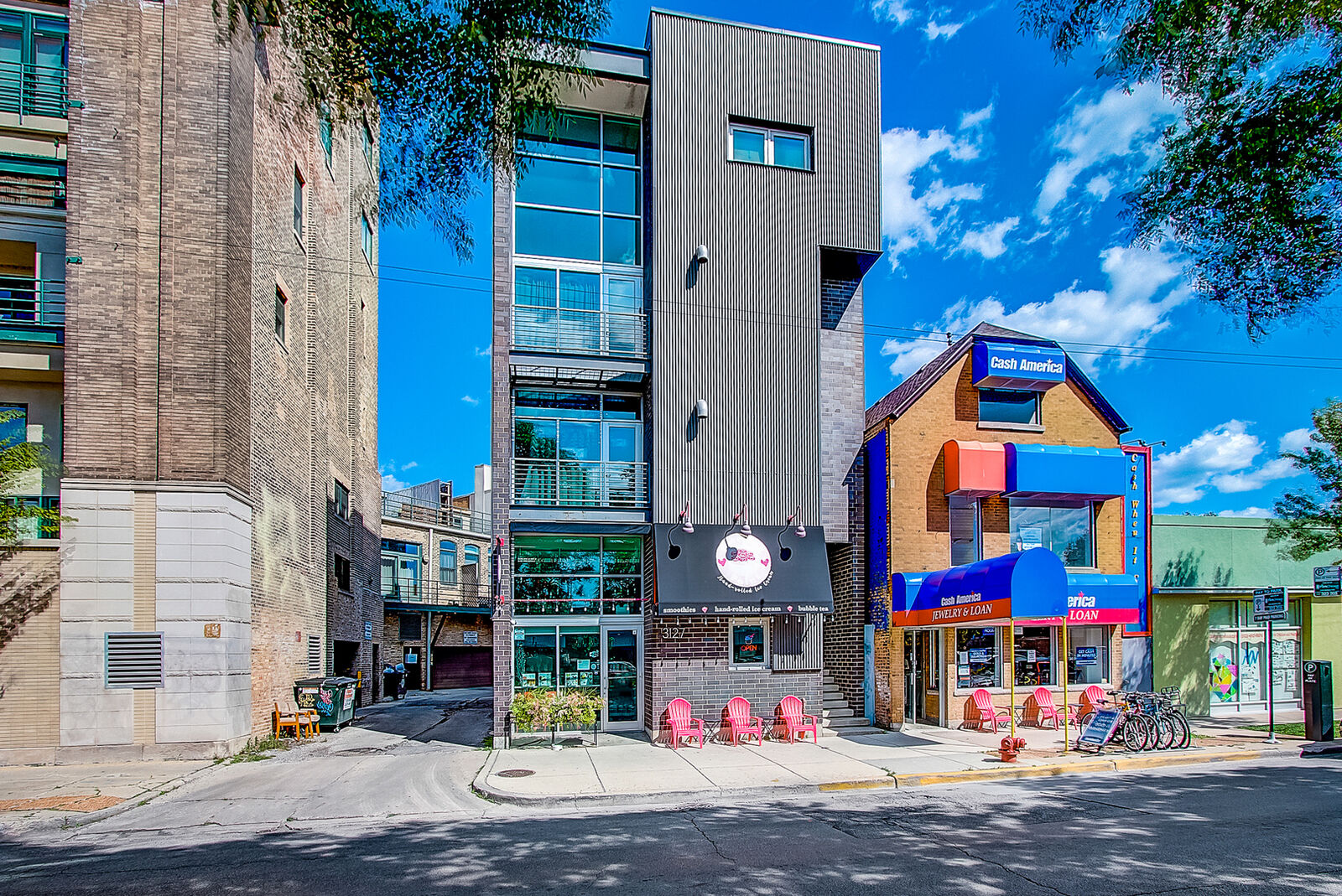 Property Photo: 3127 N Ashland Avenue 3 IL 60657